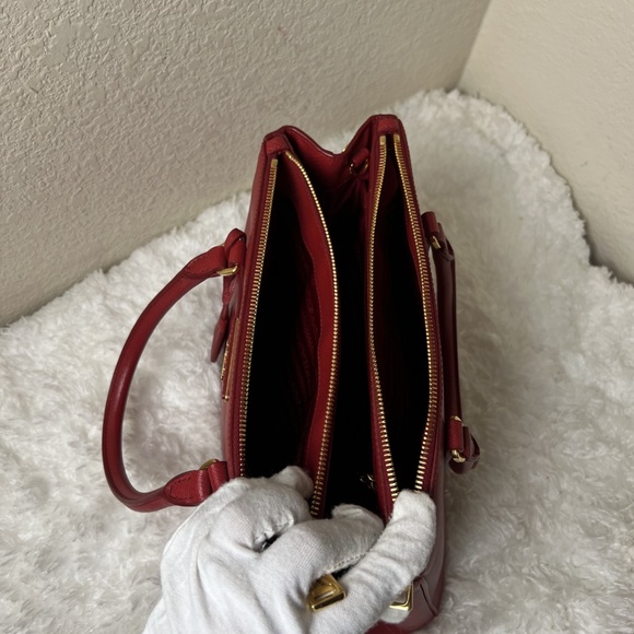Prada Saffiano Leather Galleria Double Zip Medium - Picture 7 of 9